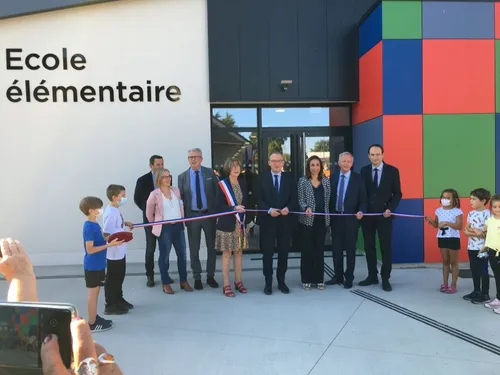 Le Genest-Saint-Isle. L'école Albert Jacquard, symbole de la...